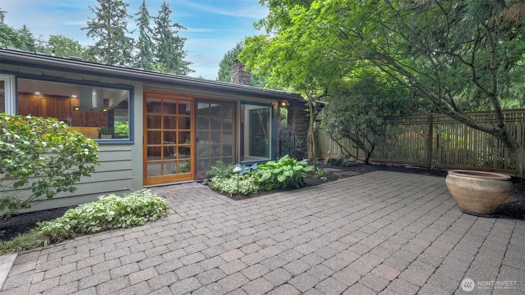 10555 SE 28th Street Beaux Arts WA 98004
