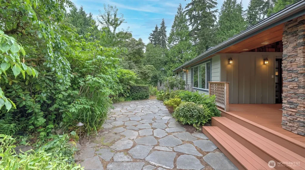 10555 SE 28th Street Beaux Arts WA 98004