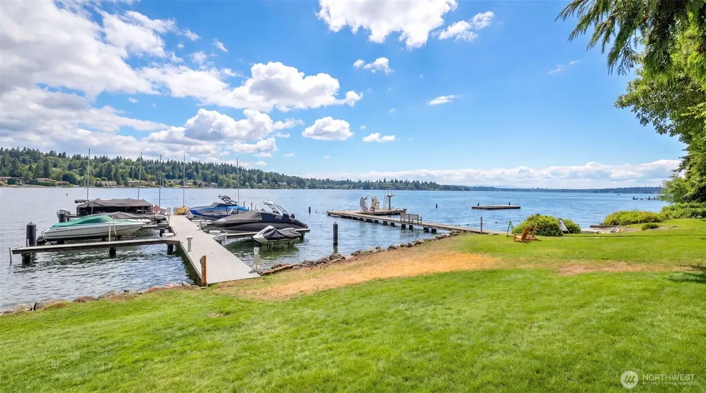 10555 SE 28th Street Beaux Arts WA 98004