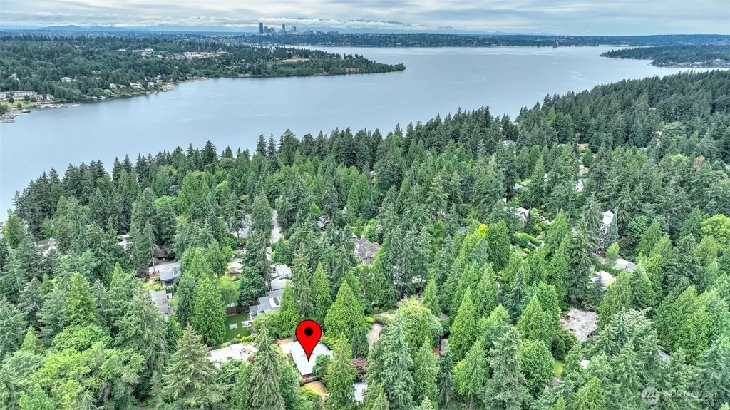 10555 SE 28th Street Beaux Arts WA 98004