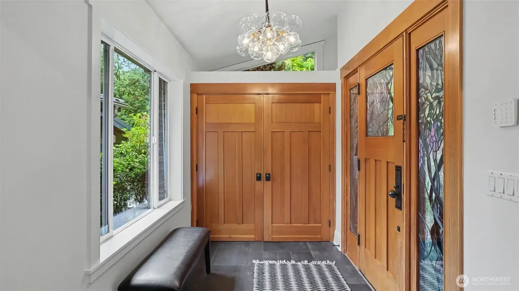 10555 SE 28th Street Beaux Arts WA 98004