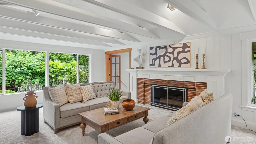 10555 SE 28th Street Beaux Arts WA 98004