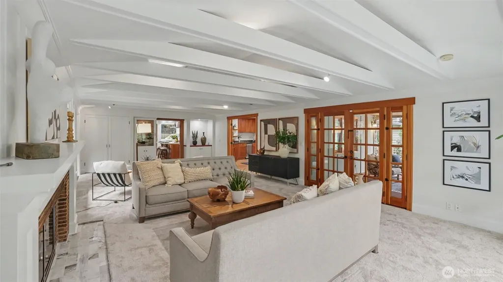 10555 SE 28th Street Beaux Arts WA 98004