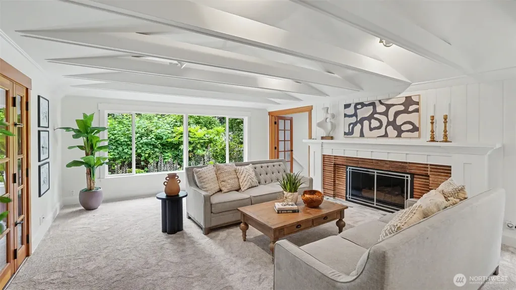 10555 SE 28th Street Beaux Arts WA 98004