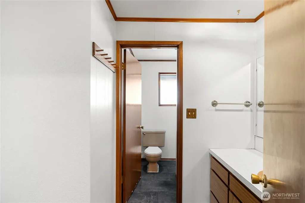 236 E Woodhill Avenue Westport WA 98595