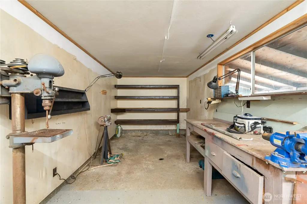 236 E Woodhill Avenue Westport WA 98595