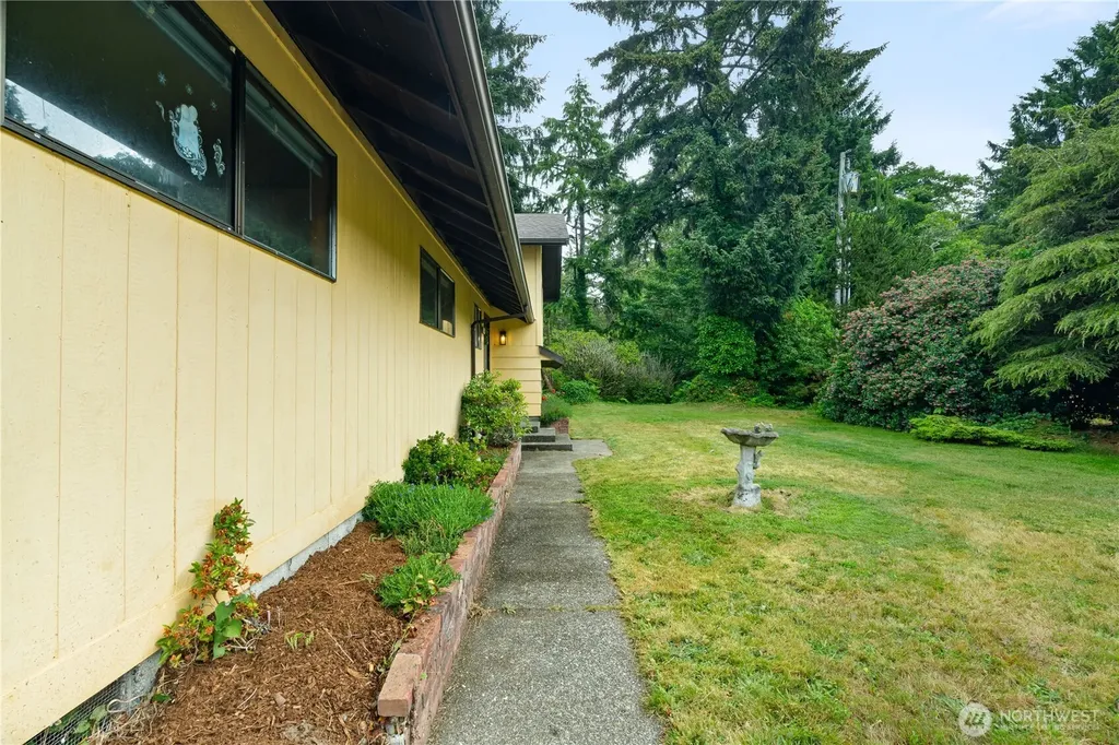 236 E Woodhill Avenue Westport WA 98595