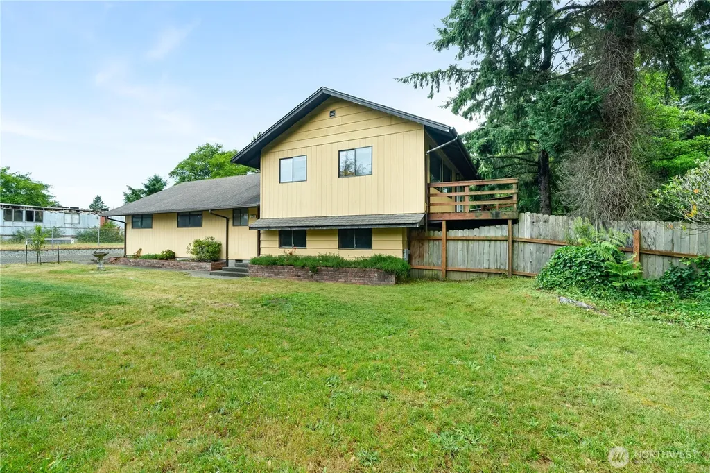 236 E Woodhill Avenue Westport WA 98595