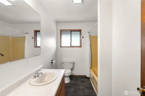 236 E Woodhill Avenue Westport WA 98595