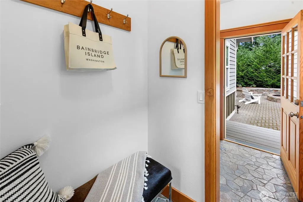 10440 NE Quiet Valley Lane Bainbridge Island WA 98110