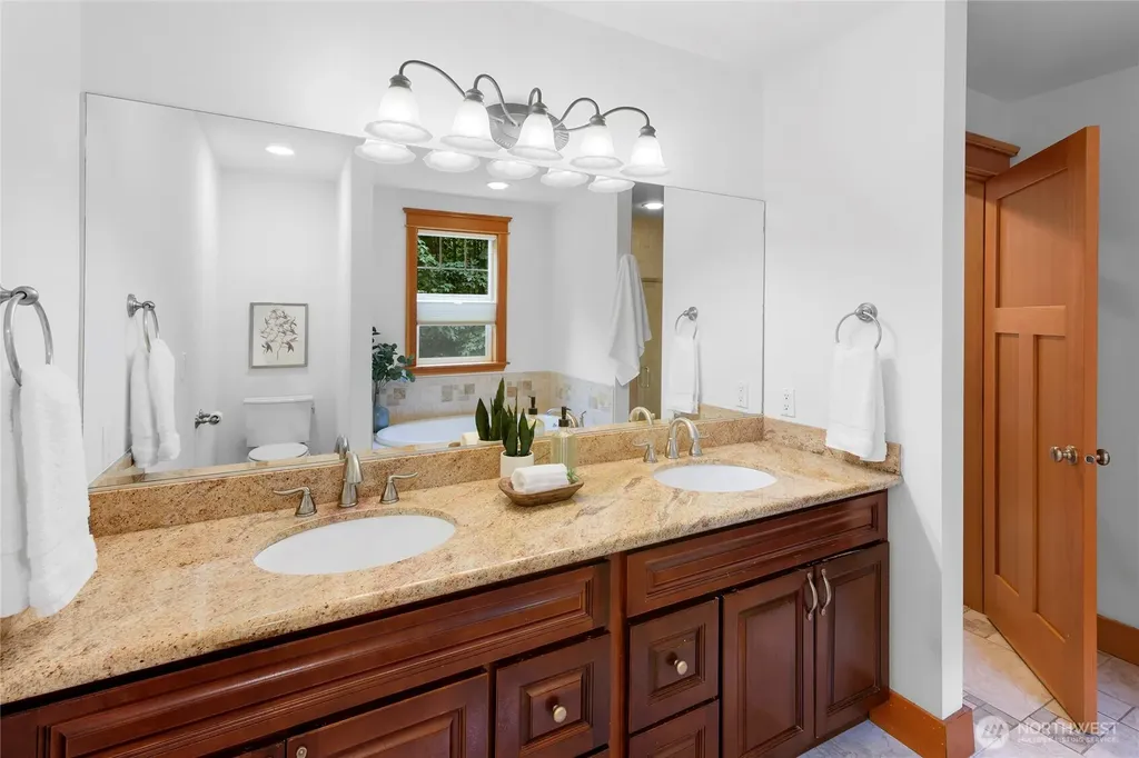 10440 NE Quiet Valley Lane Bainbridge Island WA 98110
