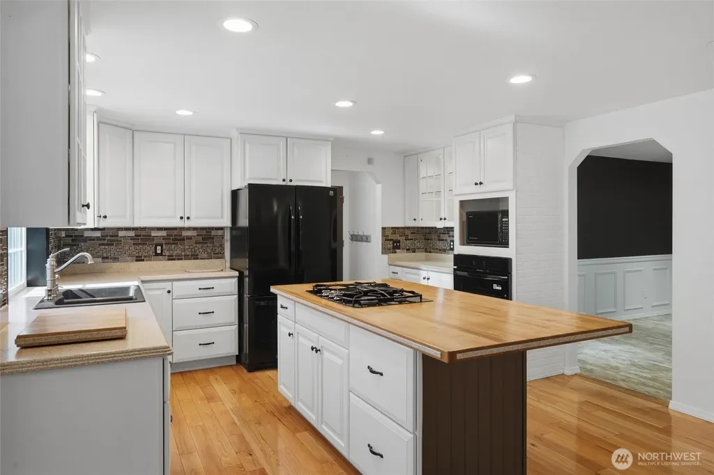 1501 E Old Ranch Road Allyn WA 98524
