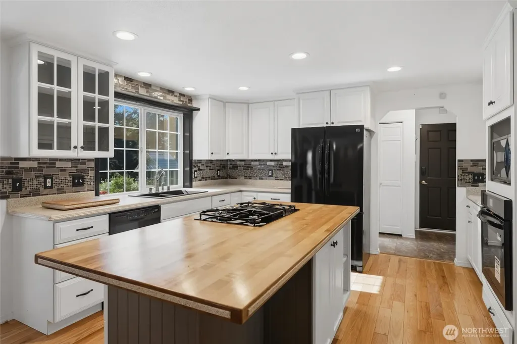 1501 E Old Ranch Road Allyn WA 98524