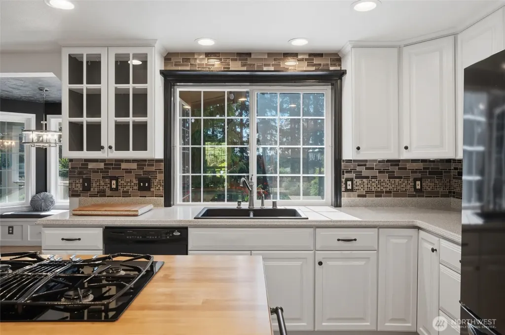 1501 E Old Ranch Road Allyn WA 98524