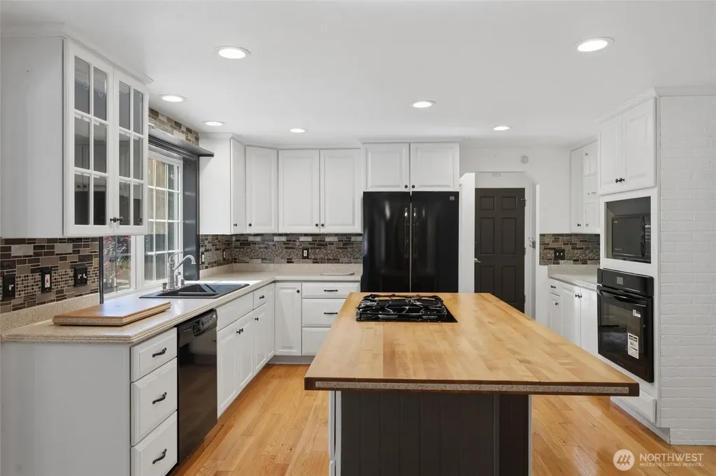1501 E Old Ranch Road Allyn WA 98524