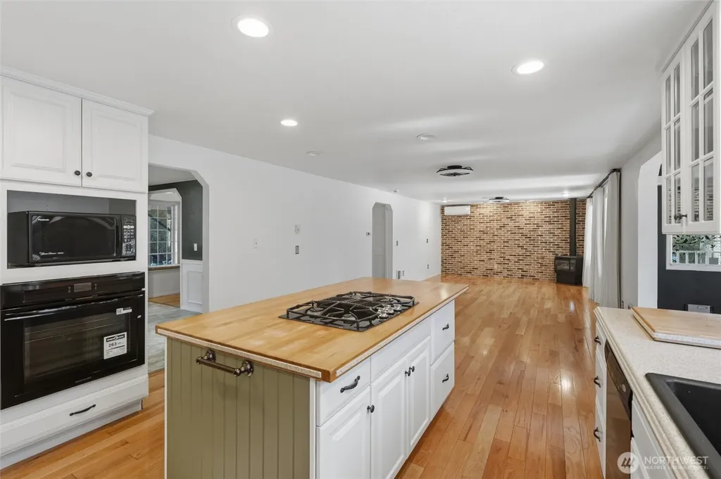 1501 E Old Ranch Road Allyn WA 98524
