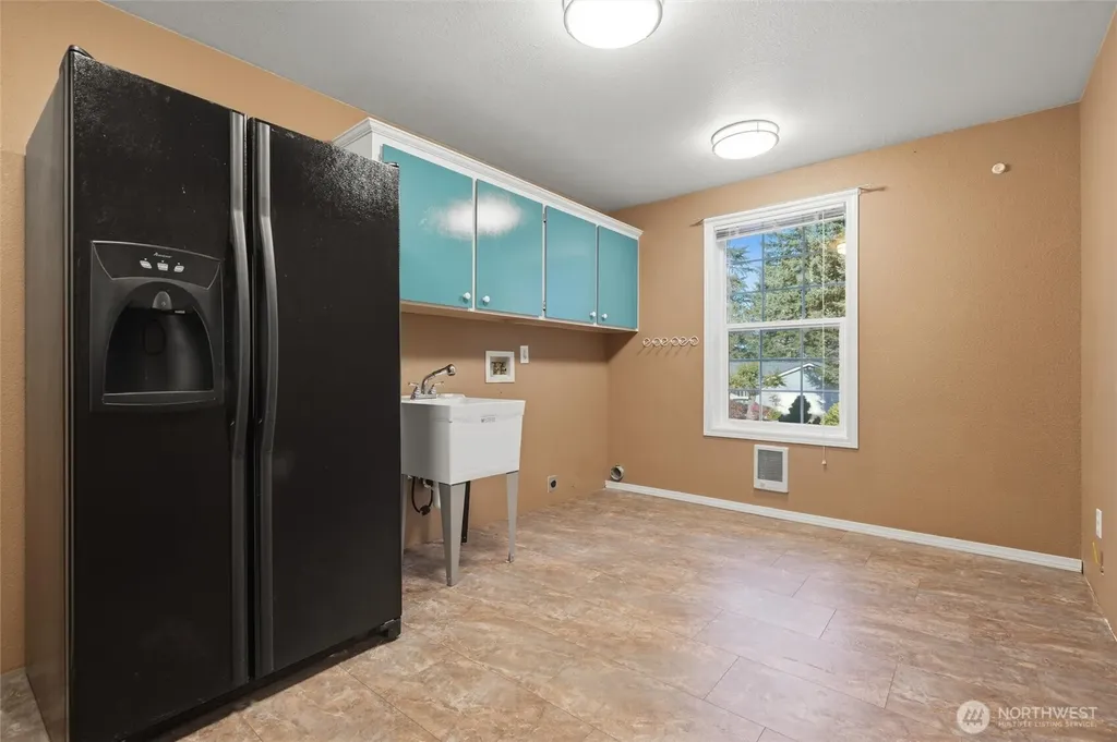 1501 E Old Ranch Road Allyn WA 98524