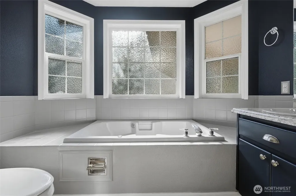 1501 E Old Ranch Road Allyn WA 98524