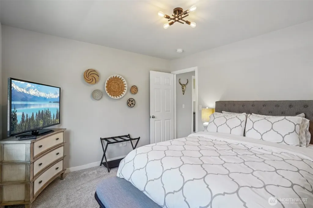 9058 Eagle Point Loop Road SW Lakewood WA 98498
