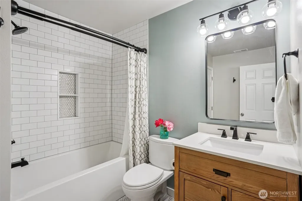 9058 Eagle Point Loop Road SW Lakewood WA 98498