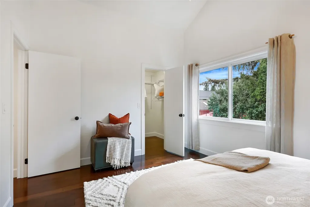 318 NE 59th Street Seattle WA 98105