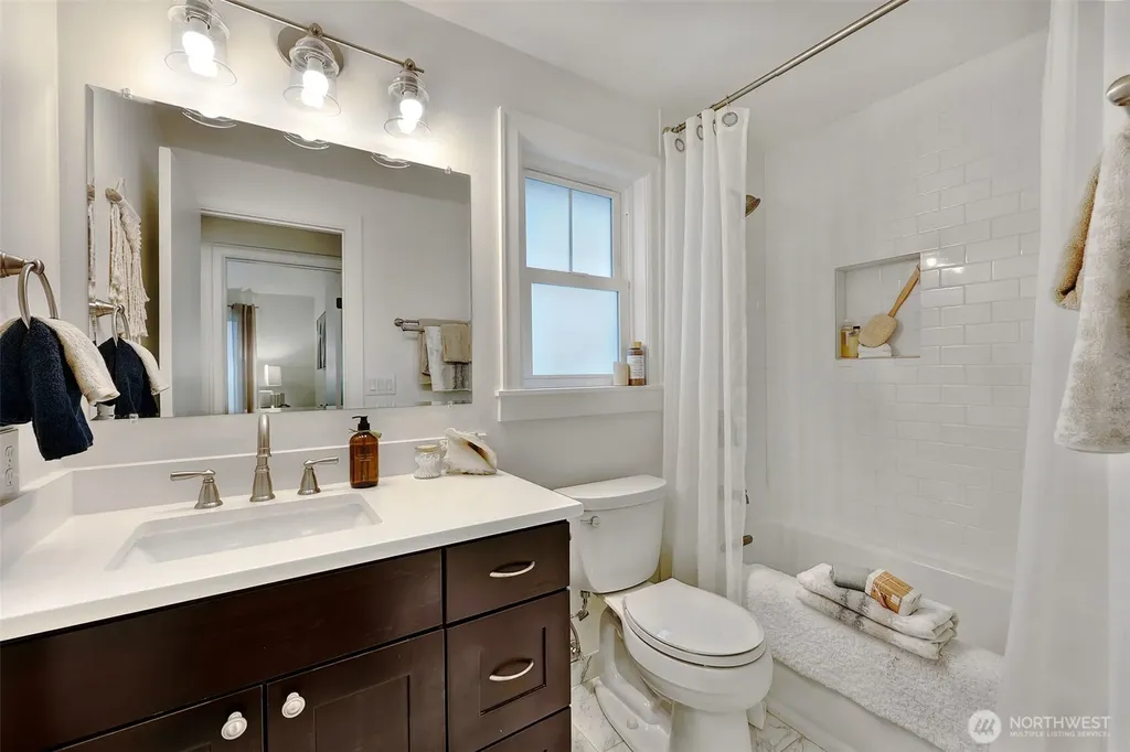 318 NE 59th Street Seattle WA 98105