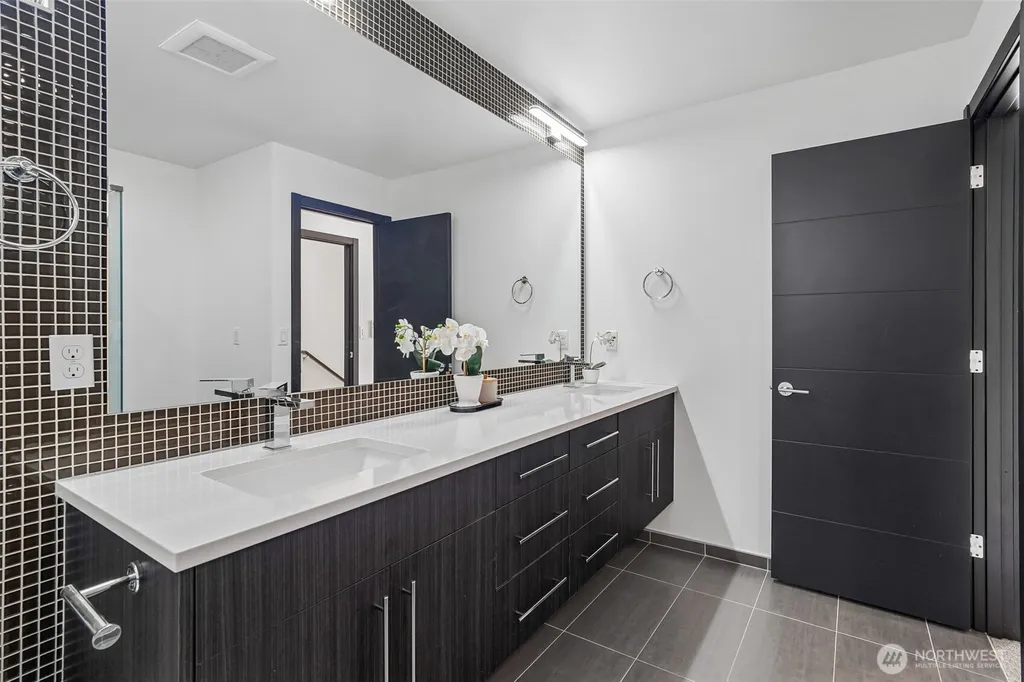 2852 SW Nevada Street Seattle WA 98126