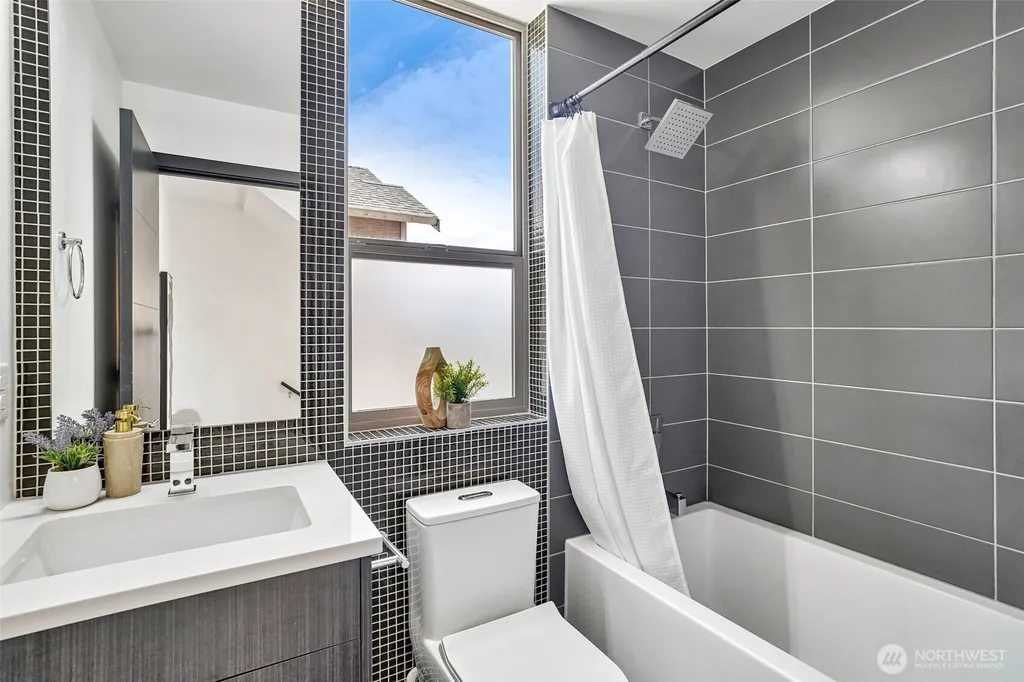 2852 SW Nevada Street Seattle WA 98126