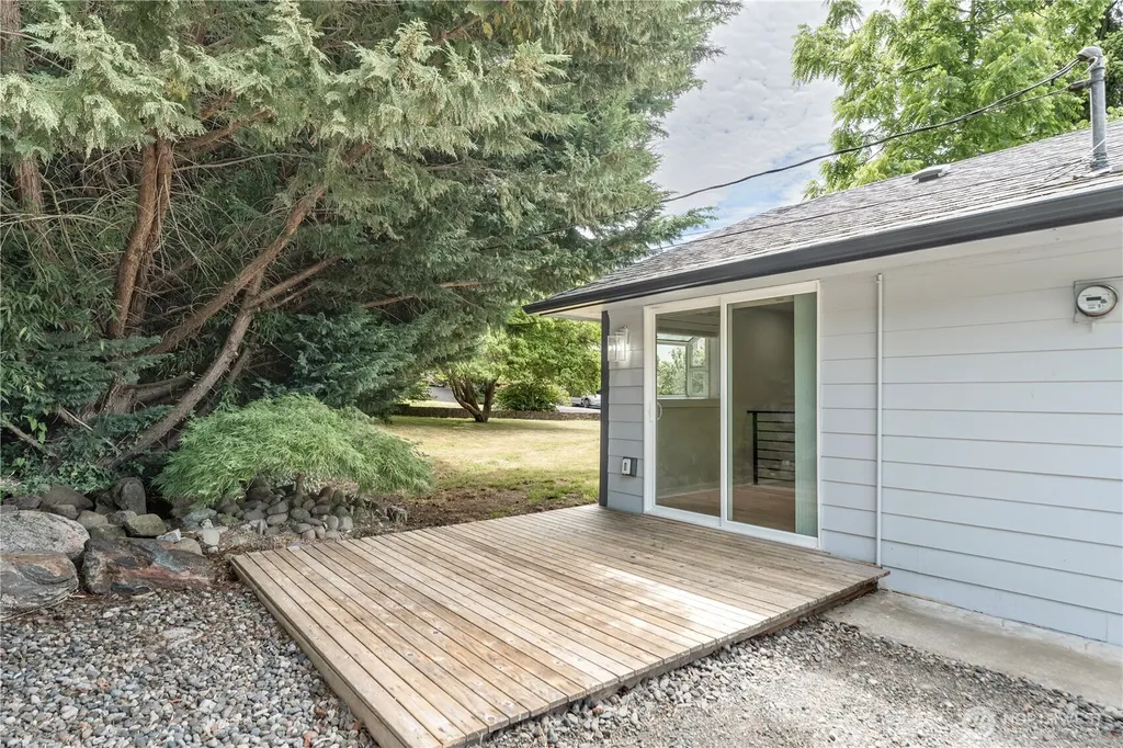 607 244th Street SW Bothell WA 98021
