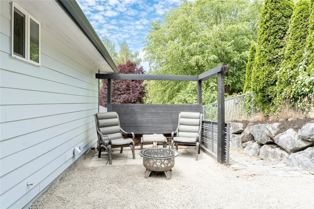 607 244th Street SW Bothell WA 98021