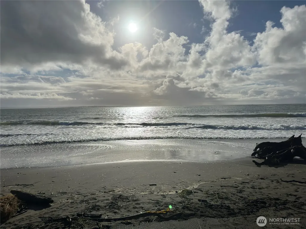 609 Weatherwax Ocean Shores WA 98569