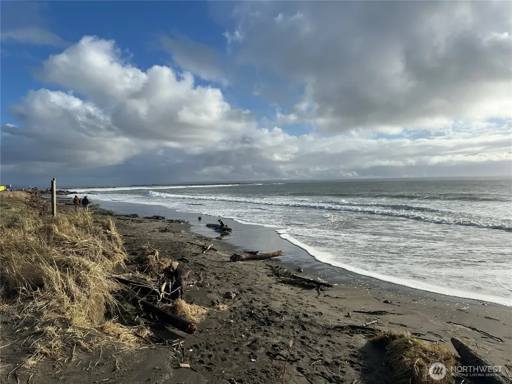 609 Weatherwax Ocean Shores WA 98569