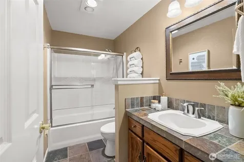 6717 56th Street E Puyallup WA 98371