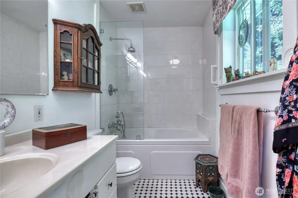 1664 Seymour Place Point Roberts WA 98281
