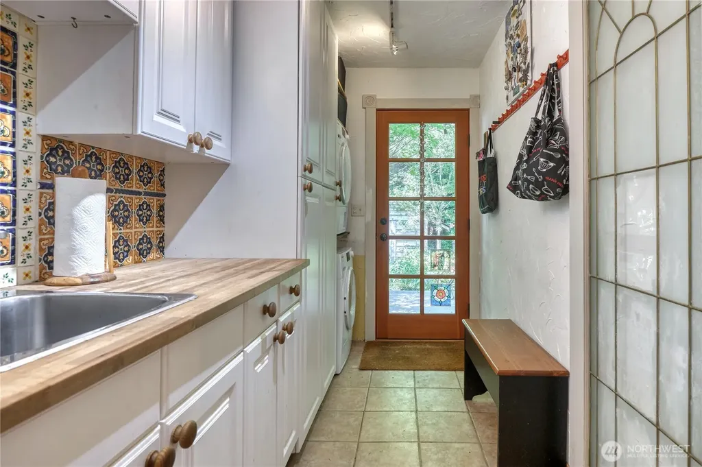 1664 Seymour Place Point Roberts WA 98281