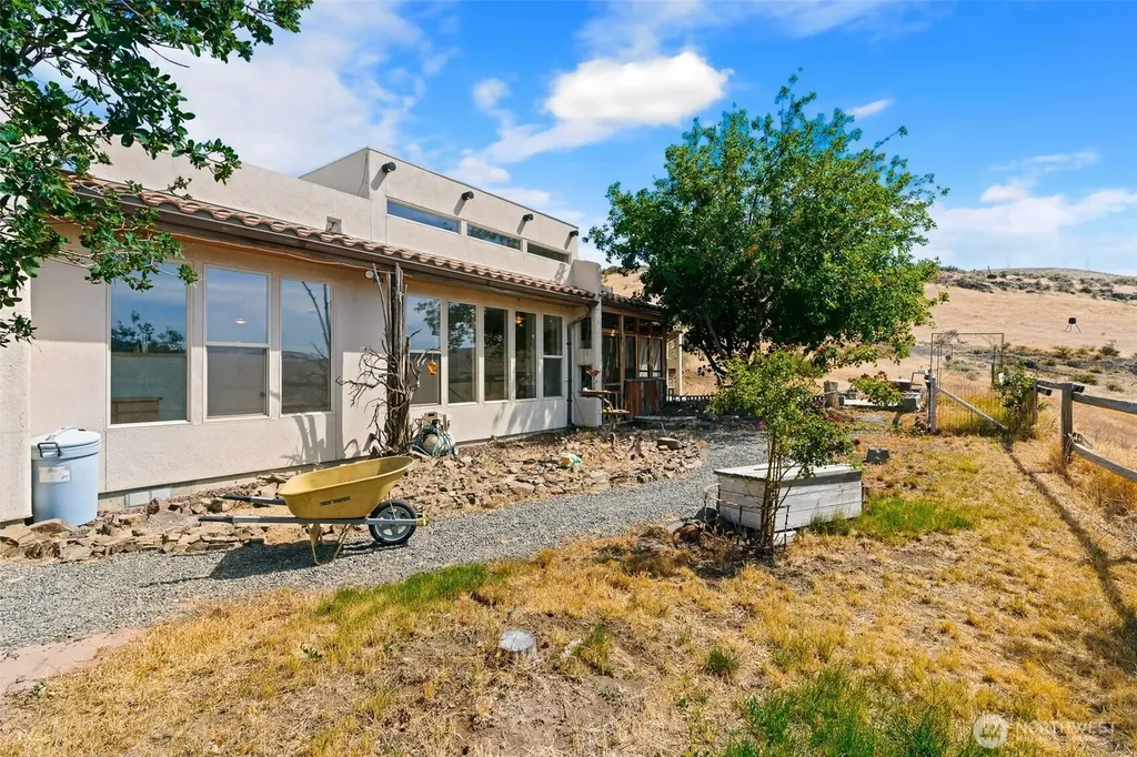 723 Burbank Creek Road Yakima WA 98901