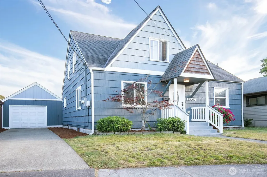1204 4th Avenue SE Puyallup WA 98372