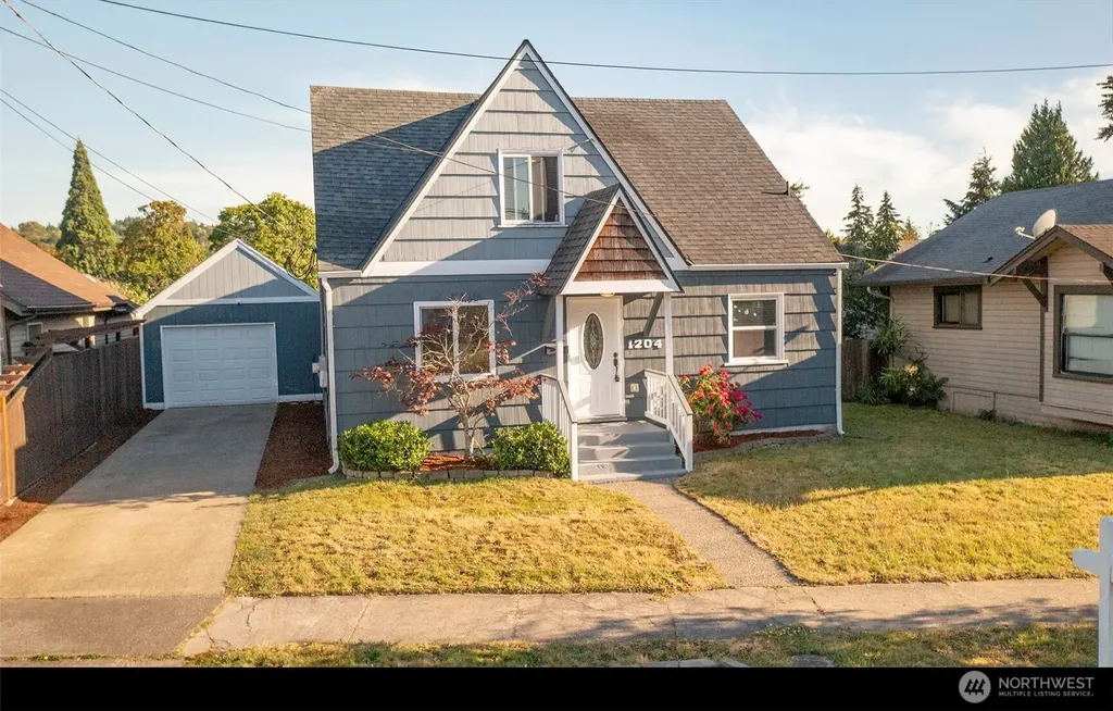 1204 4th Avenue SE Puyallup WA 98372