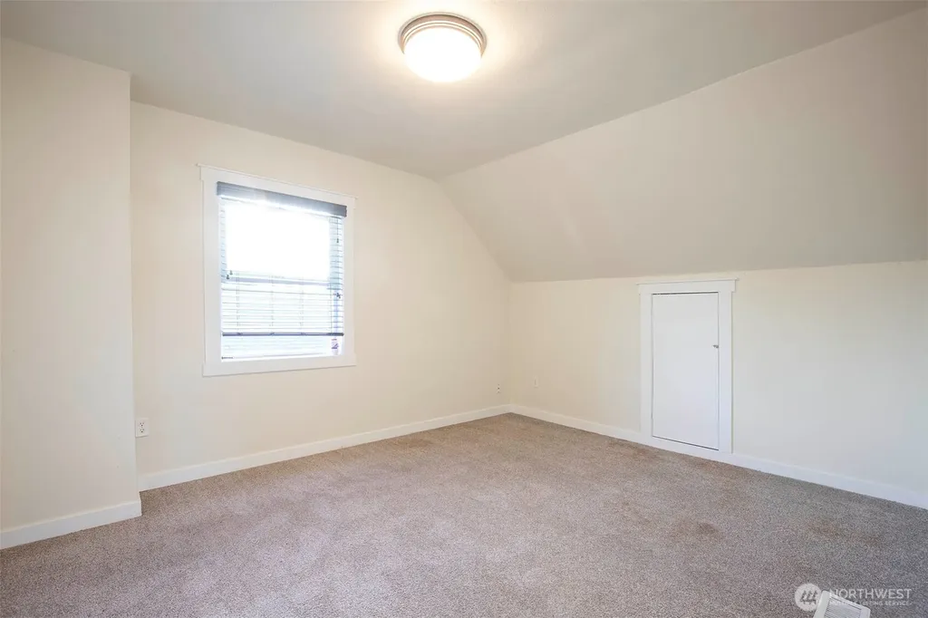 1204 4th Avenue SE Puyallup WA 98372