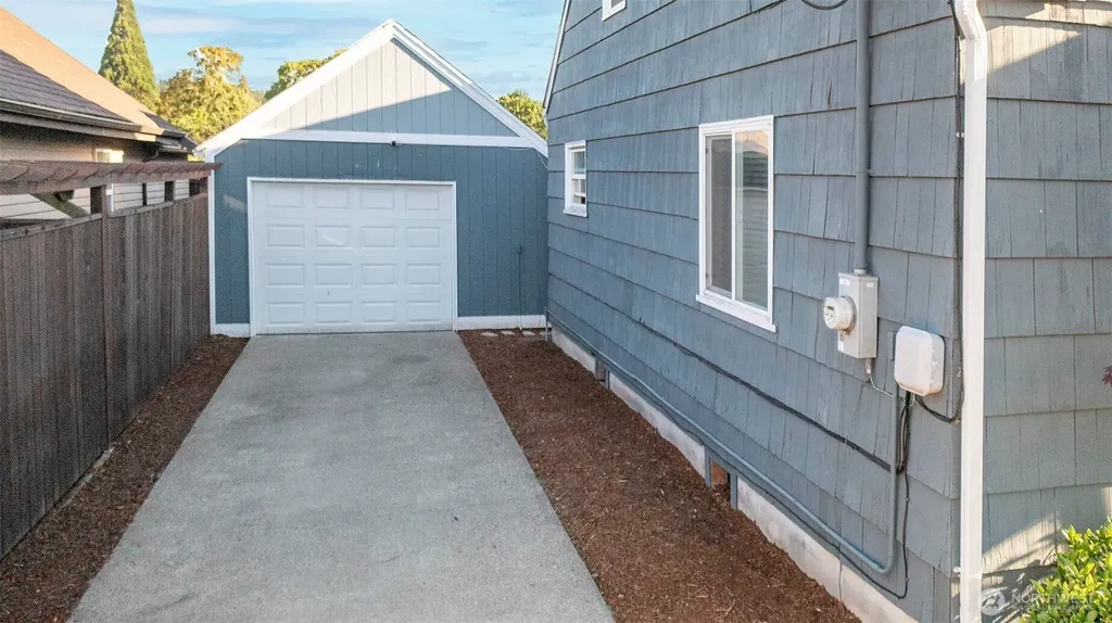 1204 4th Avenue SE Puyallup WA 98372