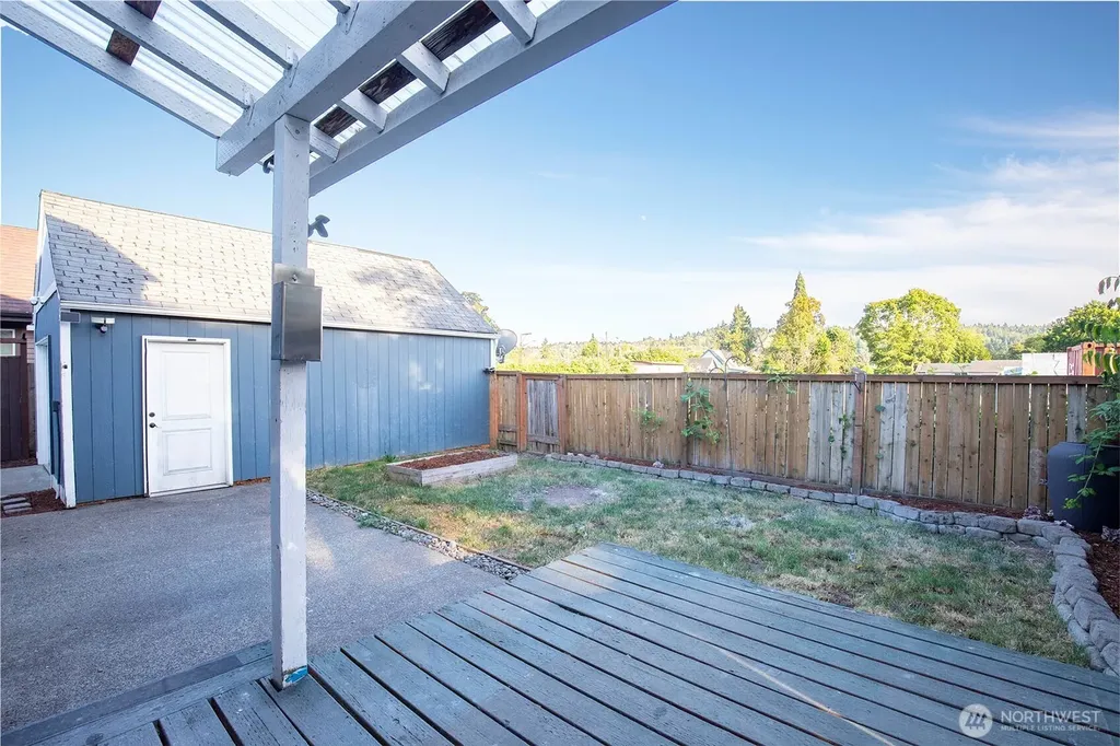 1204 4th Avenue SE Puyallup WA 98372
