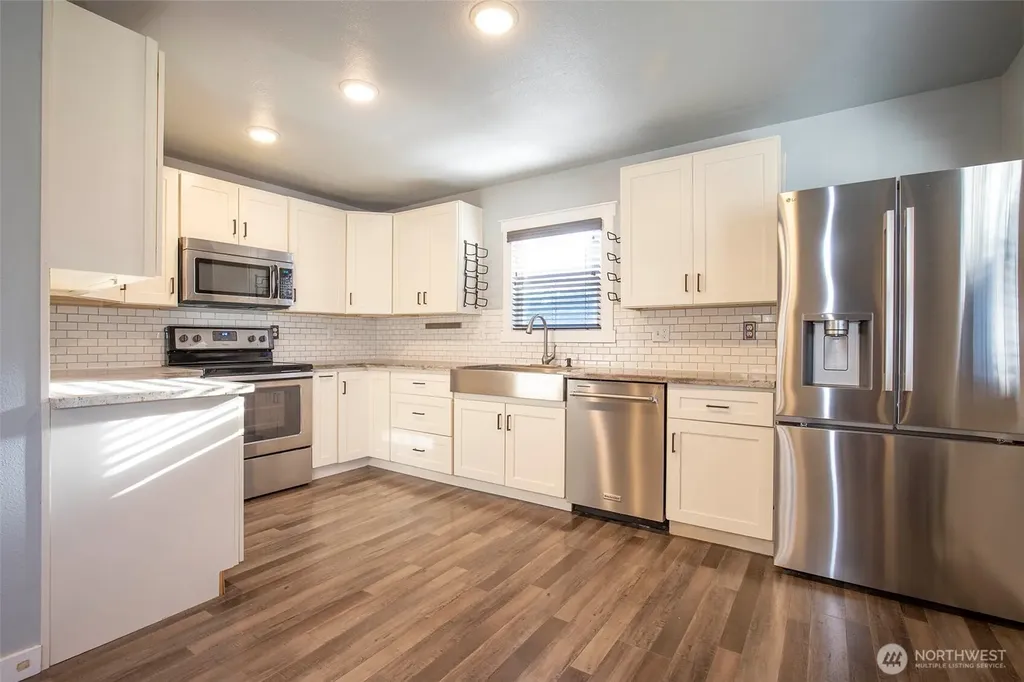 1204 4th Avenue SE Puyallup WA 98372