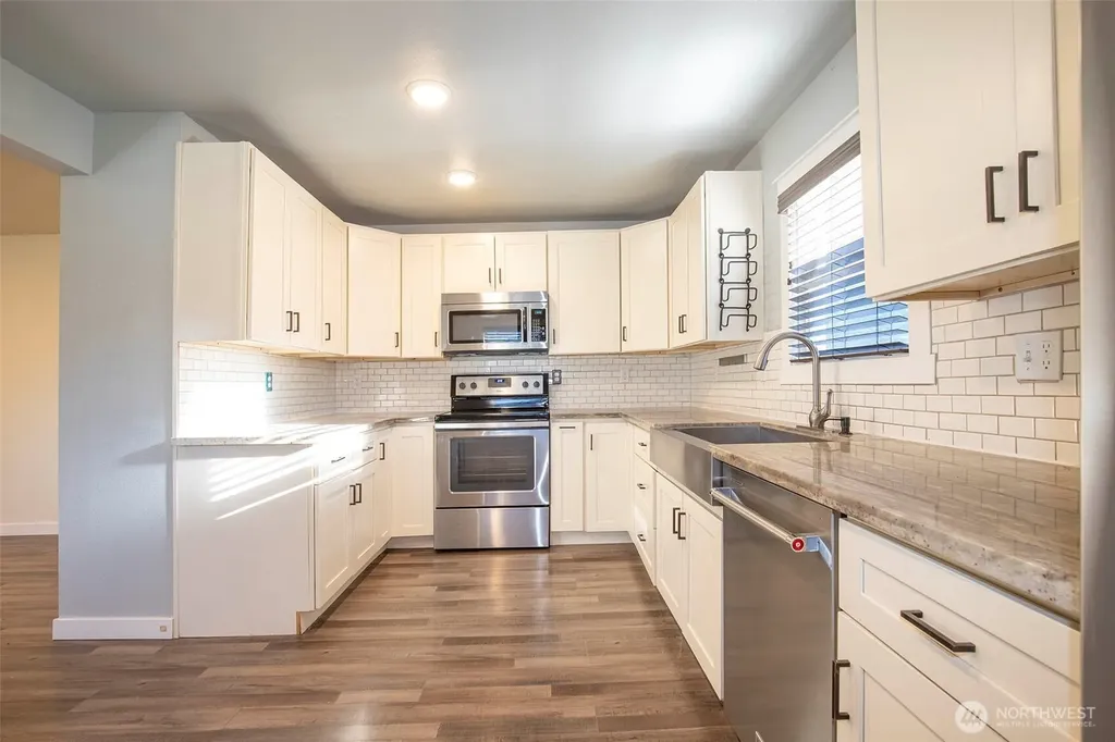 1204 4th Avenue SE Puyallup WA 98372