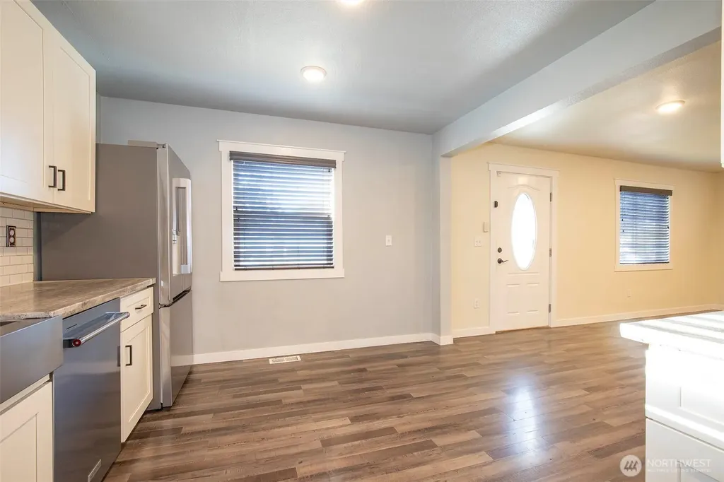 1204 4th Avenue SE Puyallup WA 98372