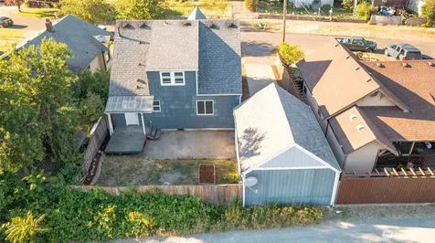 1204 4th Avenue SE Puyallup WA 98372