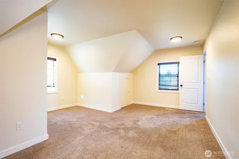 1204 4th Avenue SE Puyallup WA 98372