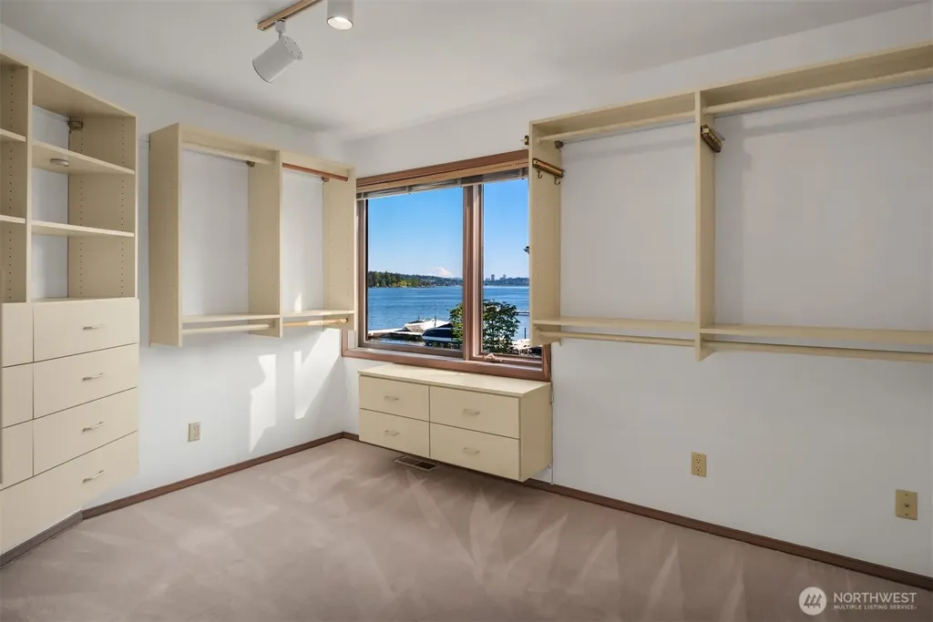 8503 NE Juanita Drive Kirkland WA 98034