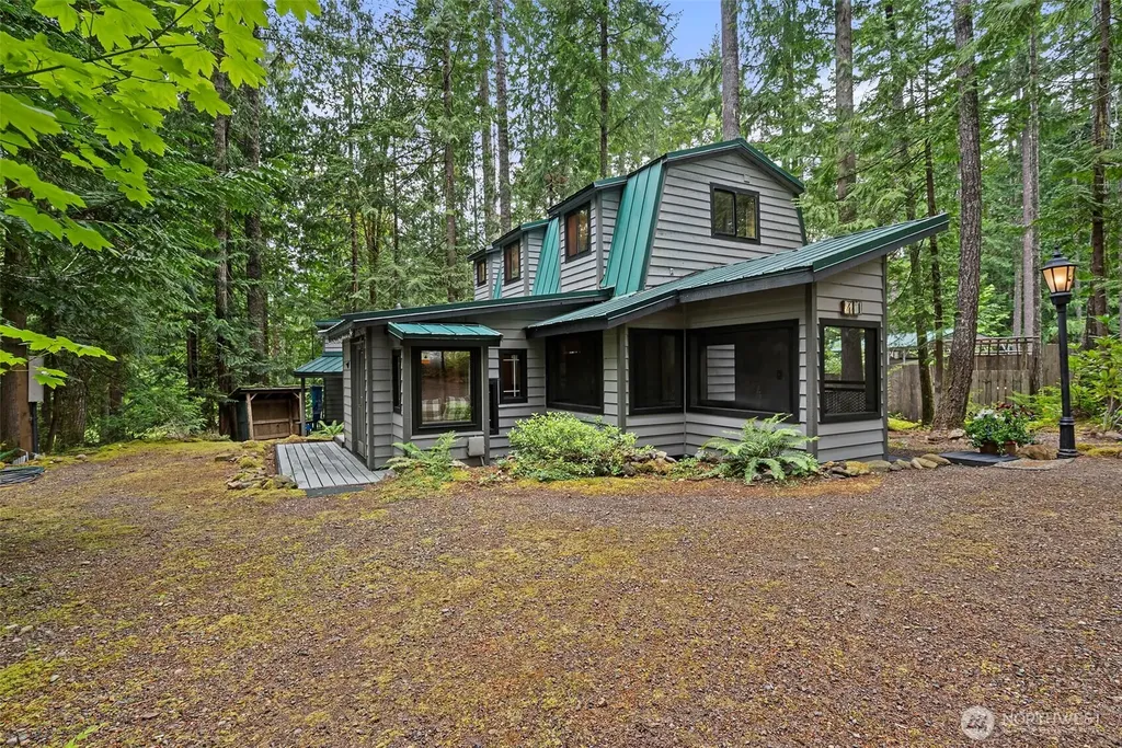 41 N Dow Place Hoodsport WA 98548