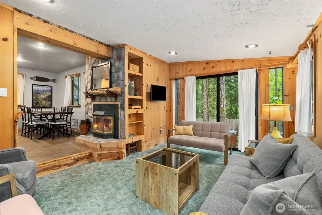 41 N Dow Place Hoodsport WA 98548