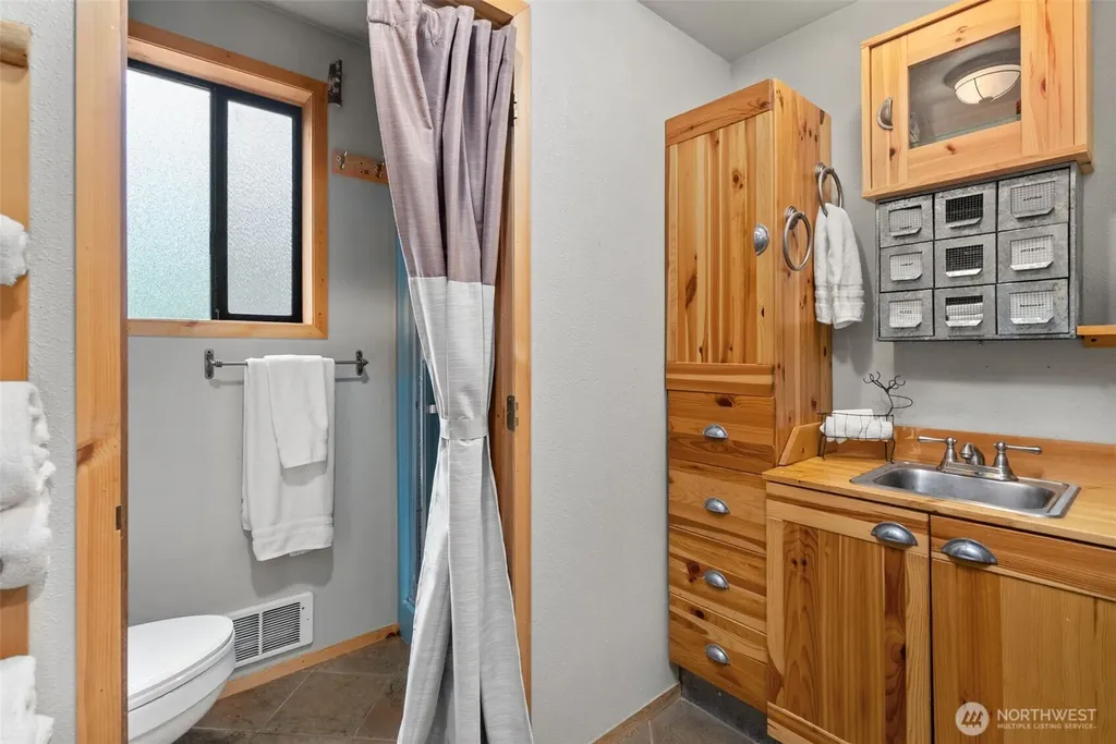 41 N Dow Place Hoodsport WA 98548